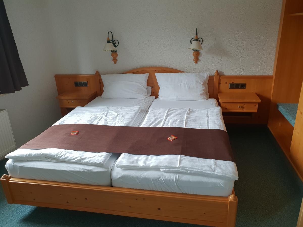 Hotel Gruener Baum Bretzenheim Extérieur photo