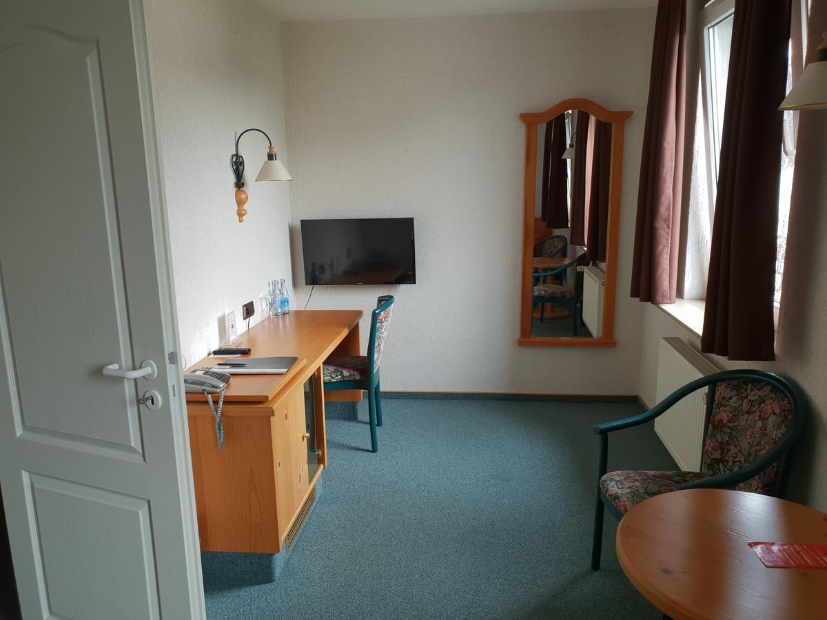 Hotel Gruener Baum Bretzenheim Extérieur photo