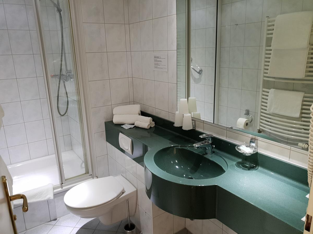 Hotel Gruener Baum Bretzenheim Extérieur photo