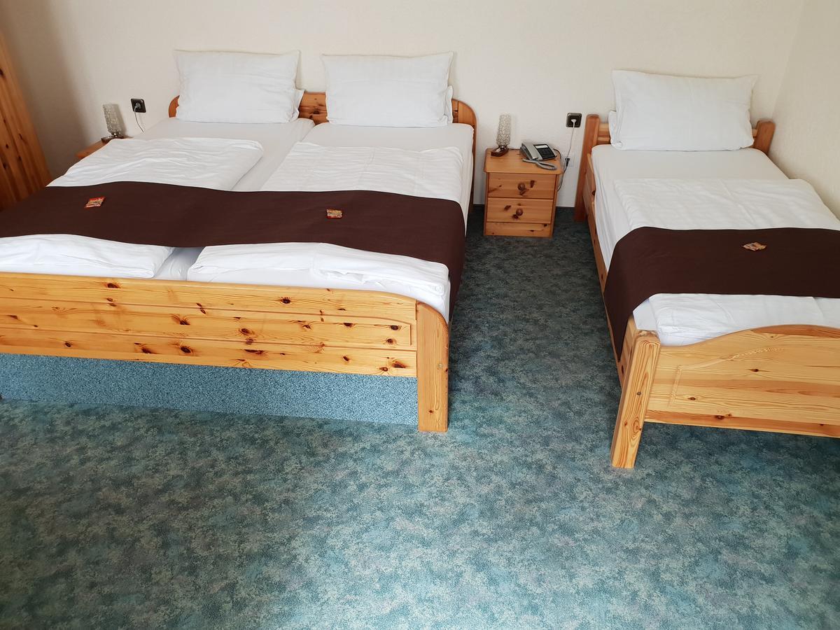 Hotel Gruener Baum Bretzenheim Extérieur photo
