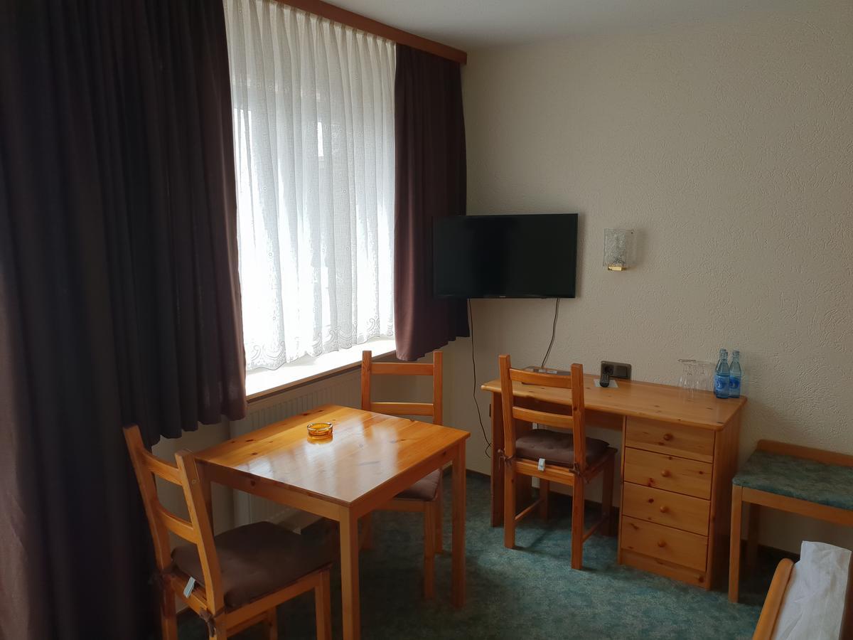 Hotel Gruener Baum Bretzenheim Extérieur photo